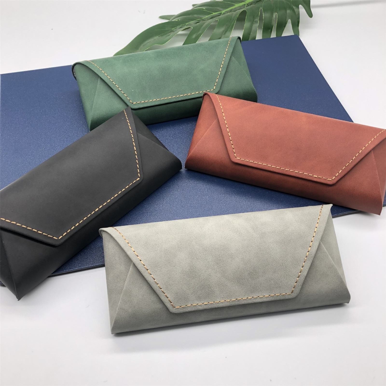 حافظة نظارات من البولي يوريثان - مراجعة Travel Accessories Gift Ideas وسعره