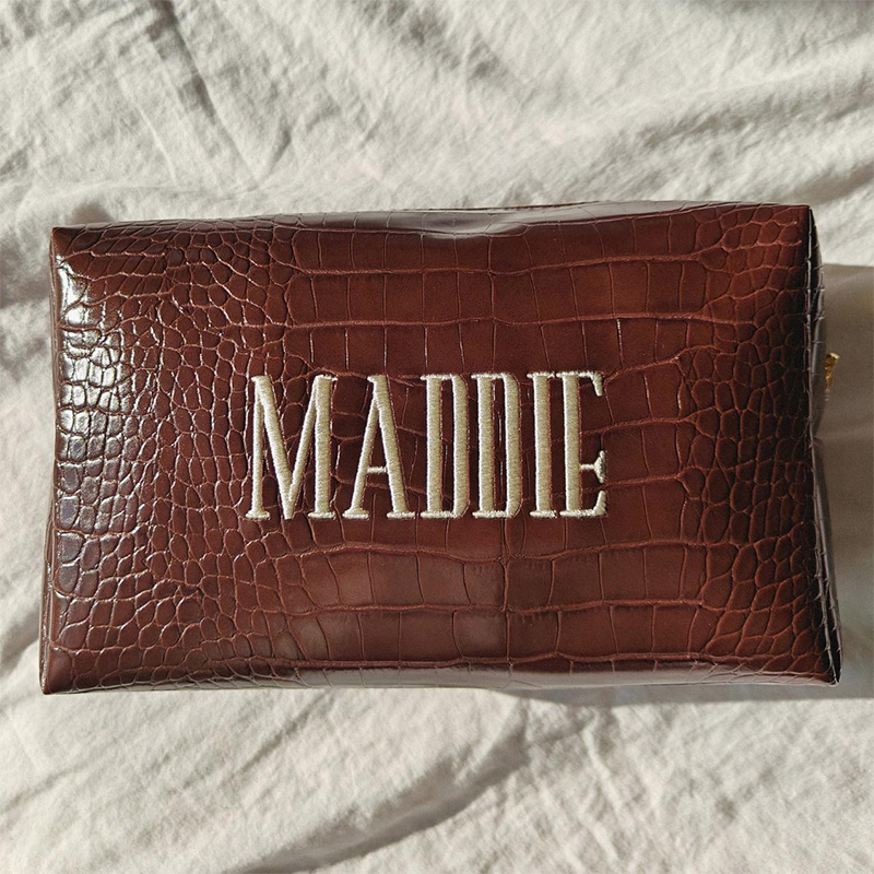 حقيبة مكياج مطرزة بتصميم جلد ا - مراجعة Travel Accessories Gift Ideas وسعره